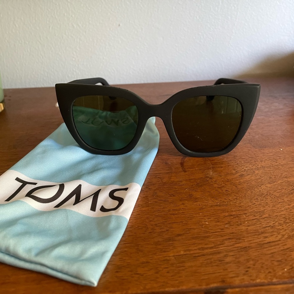 TOMS Sydney Brand New Sunglasses